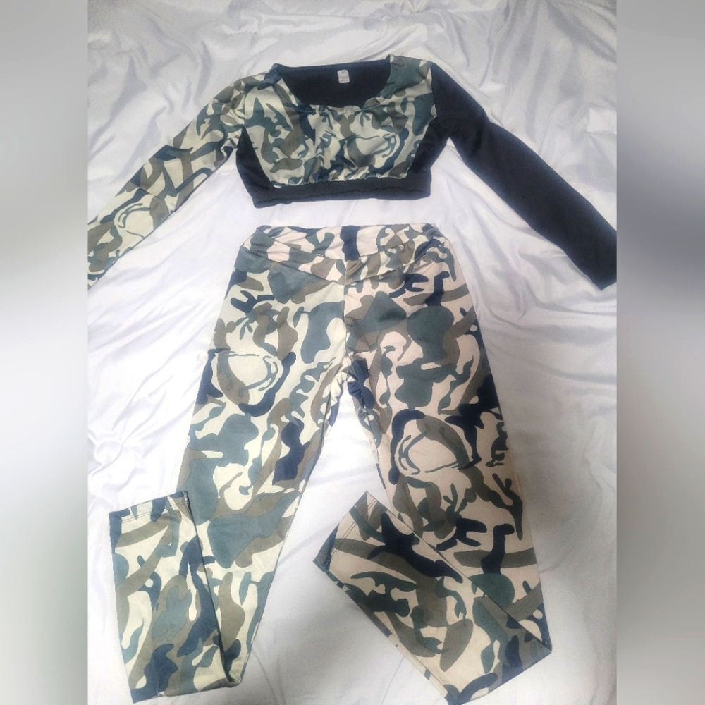 Camouflage Spandex Workout set!! Size Medium
